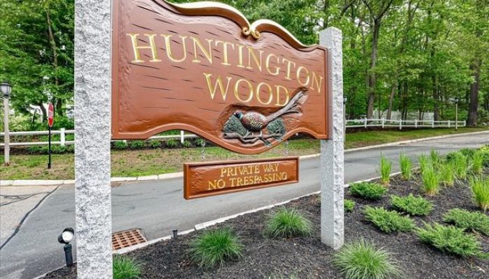 Huntington Woods city signs